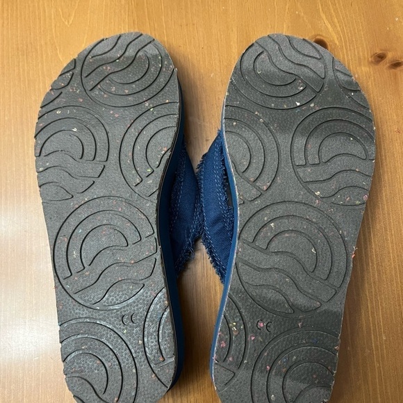 Vionic Beach Unwind Women’s Canvas Slip On Flip Flops in navy size 6 - Picture 3 of 6